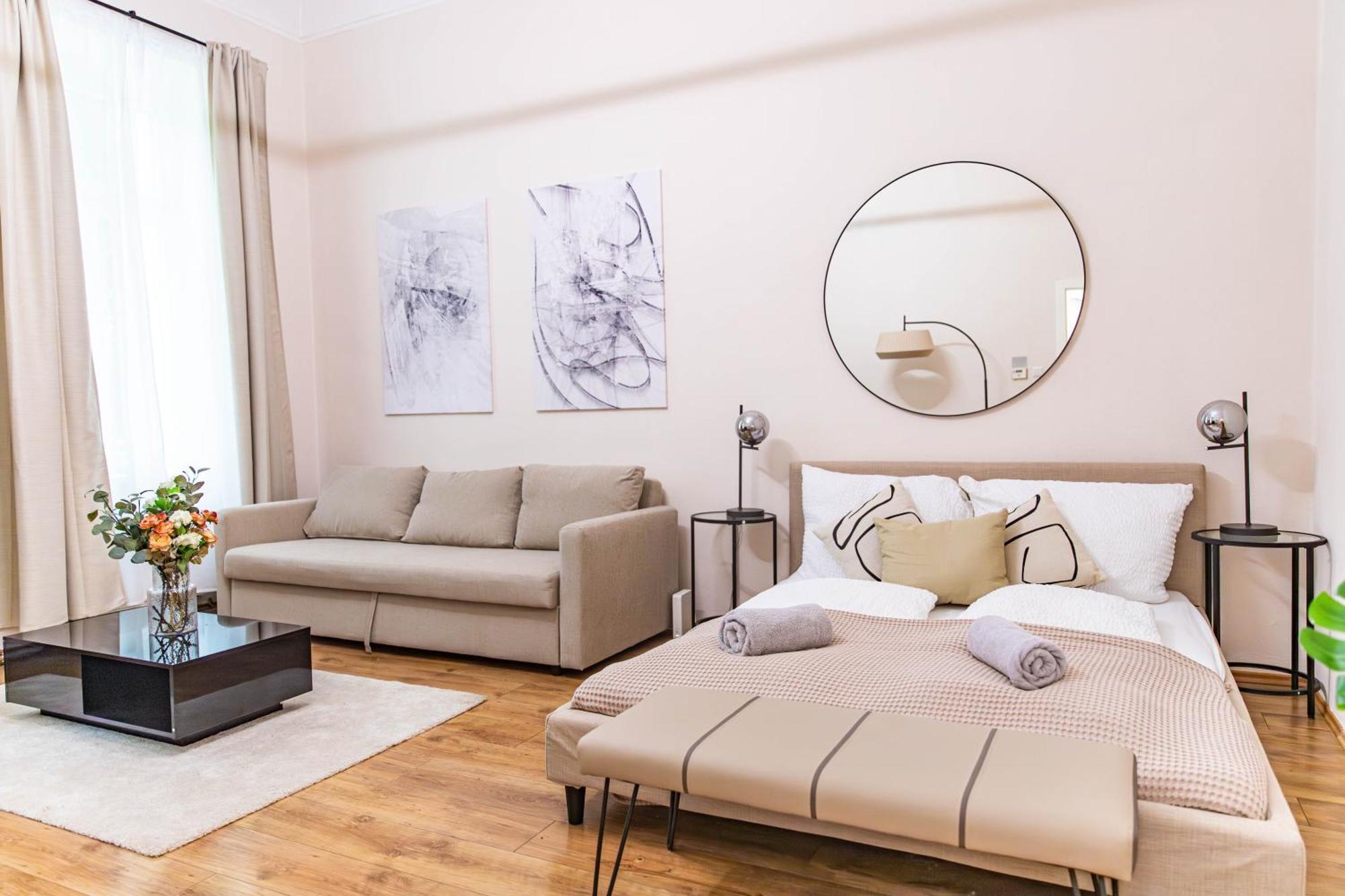 Stylish Apartment, Next To Schloss Belvedere Wenen